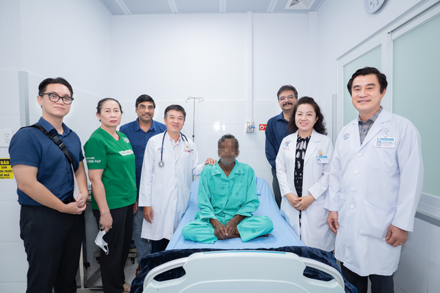 Bệnh nhân người Ấn Độ bị lật ca nô ở Phú Quốc xuất viện, về nước- Ảnh 1.
