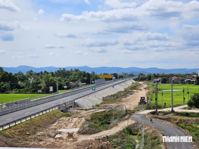 Cao tốc Bắc – Nam qua Đắk Lắk: Nhà thầu thi công ì ạch đường gom - Ảnh 1.