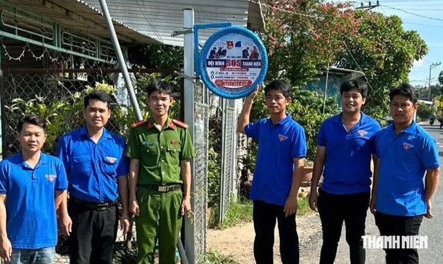 Những 'hiệp sĩ áo xanh' ở xã đảo giúp người dân bị sự cố giao thông- Ảnh 1.