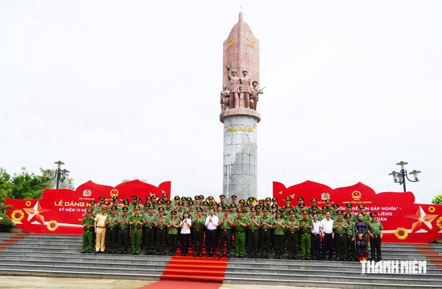 Bộ Công an tri ân thương binh, liệt sĩ tại An Giang - Ảnh 2.