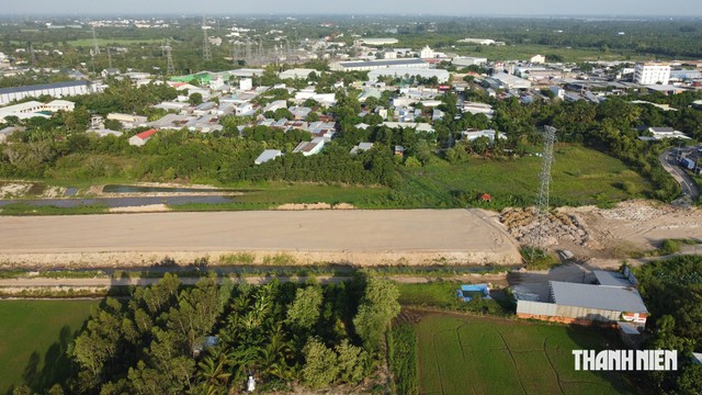 Cao tốc Mỹ An - Cao L&atilde;nh dần th&agrave;nh h&igrave;nh sau 10 th&aacute;ng thi c&ocirc;ng - Ảnh 2.