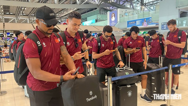 Đội tuyển Việt Nam rạng rỡ rời Th&aacute;i Lan về nước, h&agrave;nh tr&igrave;nh ra qu&acirc;n ASEAN Cup qu&aacute; mỹ m&atilde;n- Ảnh 4.
