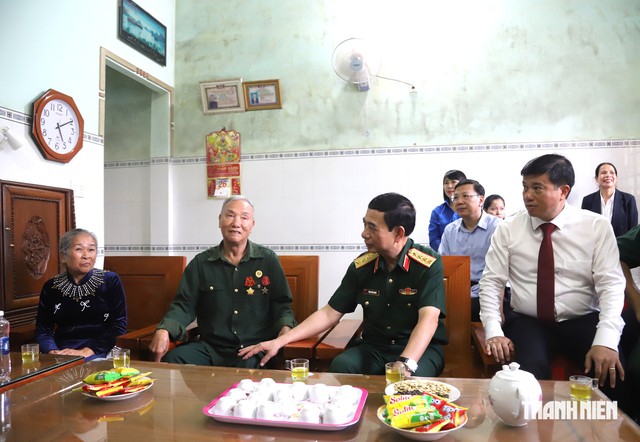 Đại tướng Phan Văn Giang thăm, tặng quà gia đình chính sách tại Lâm Đồng - Ảnh 1.