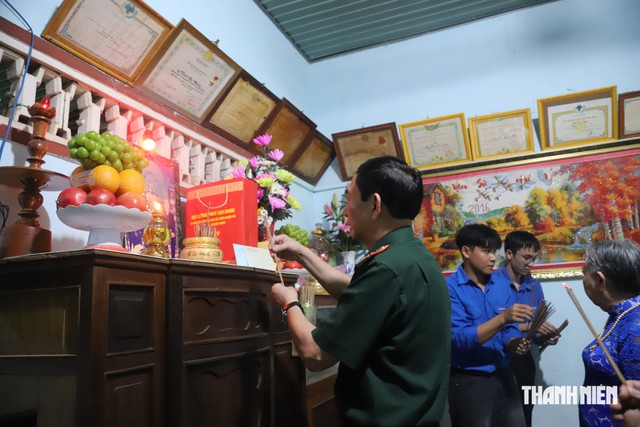 Đại tướng Phan Văn Giang thăm, tặng quà gia đình chính sách tại Lâm Đồng - Ảnh 3.
