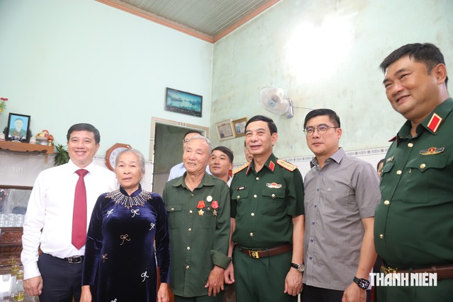 Đại tướng Phan Văn Giang thăm, tặng quà gia đình chính sách tại Lâm Đồng - Ảnh 4.