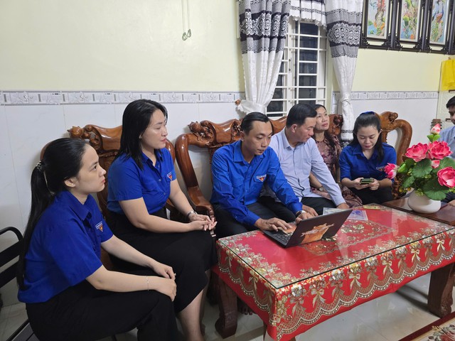 Từ tấm căn cước cũ, phục dựng chân dung Mẹ Việt Nam Anh hùng - Ảnh 2.