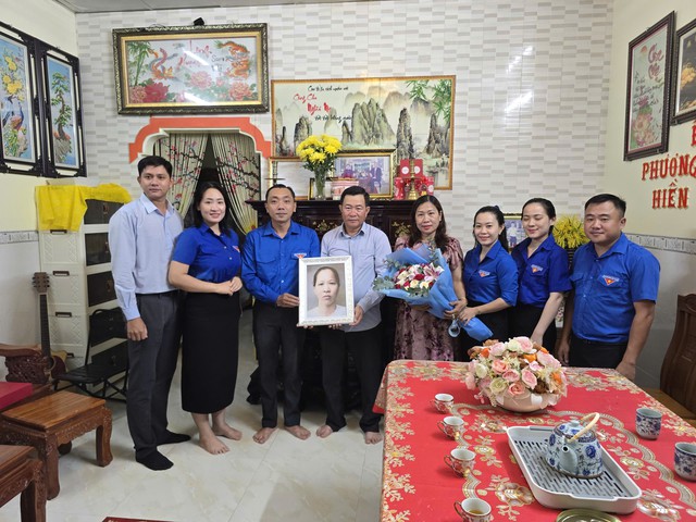Từ tấm căn cước cũ, phục dựng chân dung Mẹ Việt Nam Anh hùng - Ảnh 1.