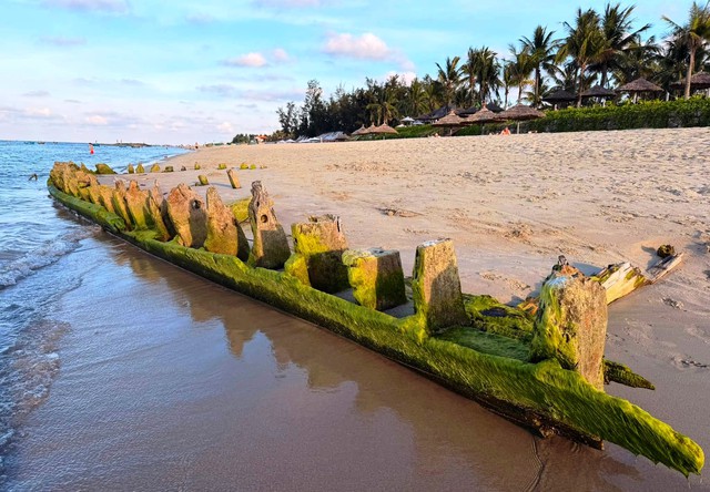 Tàu cổ ở Hội An lại lộ rõ hình hài sau gần 3 năm- Ảnh 1.
