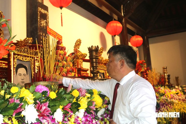 TP.HCM tổ chức lễ giỗ c&aacute;c Anh h&ugrave;ng Liệt sĩ, đồng b&agrave;o y&ecirc;u nước tại C&ocirc;n Đảo - Ảnh 4.