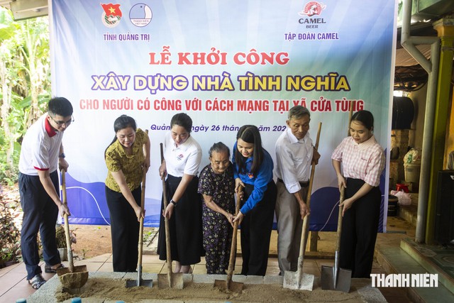 Ăn cơm với Mẹ Việt Nam anh h&ugrave;ng, x&acirc;y nh&agrave; cho người c&oacute; c&ocirc;ng c&aacute;ch mạng - Ảnh 3.
