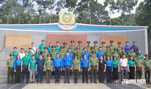 Tuổi trẻ Tây Ninh thắp nến tri ân, số hóa ký ức anh hùng liệt sĩ- Ảnh 4.
