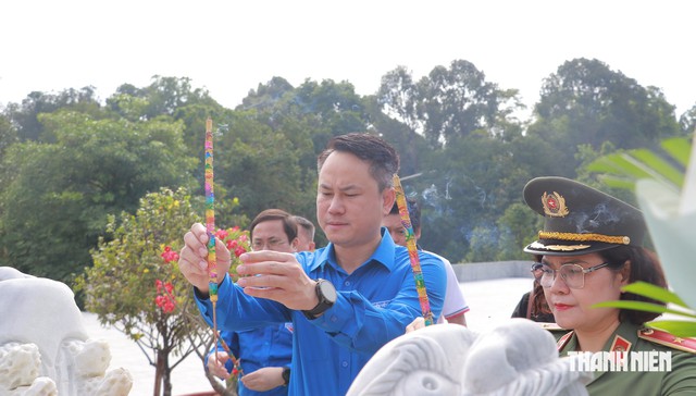 Tuổi trẻ Tây Ninh thắp nến tri ân, số hóa ký ức anh hùng liệt sĩ- Ảnh 1.