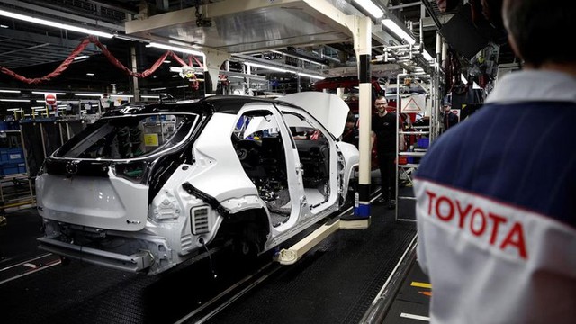 Toyota tin rằng robot không thể thay thế con người trong sản xuất ô tô - Ảnh 1.