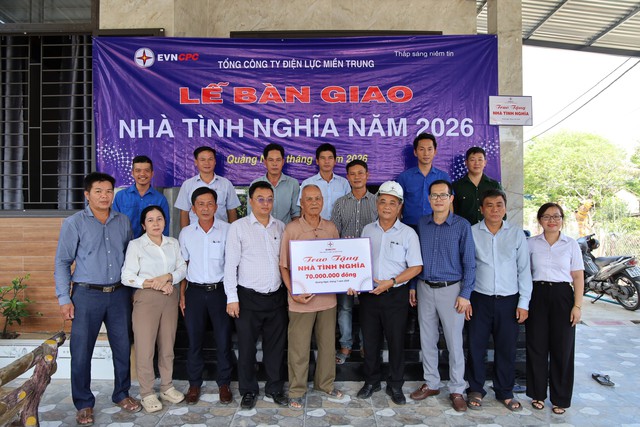 PC Quảng Ngãi trao yêu thương từ những căn nhà tình nghĩa - Ảnh 1.