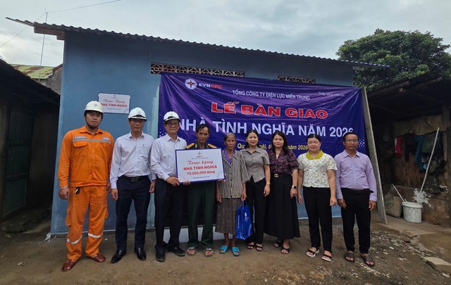 PC Quảng Ngãi trao yêu thương từ những căn nhà tình nghĩa - Ảnh 2.