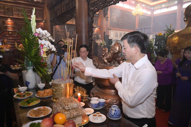 Nguyên Thủ tướng Nguyễn Tấn Dũng dự lễ giỗ Anh hùng, liệt sĩ ở tỉnh An Giang - Ảnh 4.