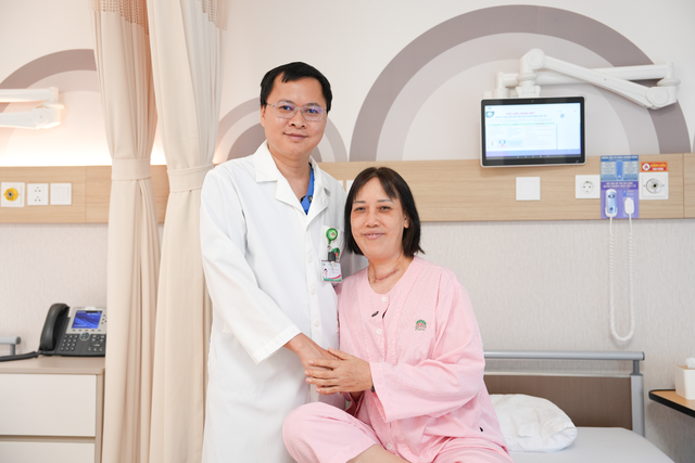 Ung thư gi&aacute;p t&aacute;i ph&aacute;t sau 2 lần mổ, hạch b&aacute;m chặt d&acirc;y thần kinh thanh quản - Ảnh 4.