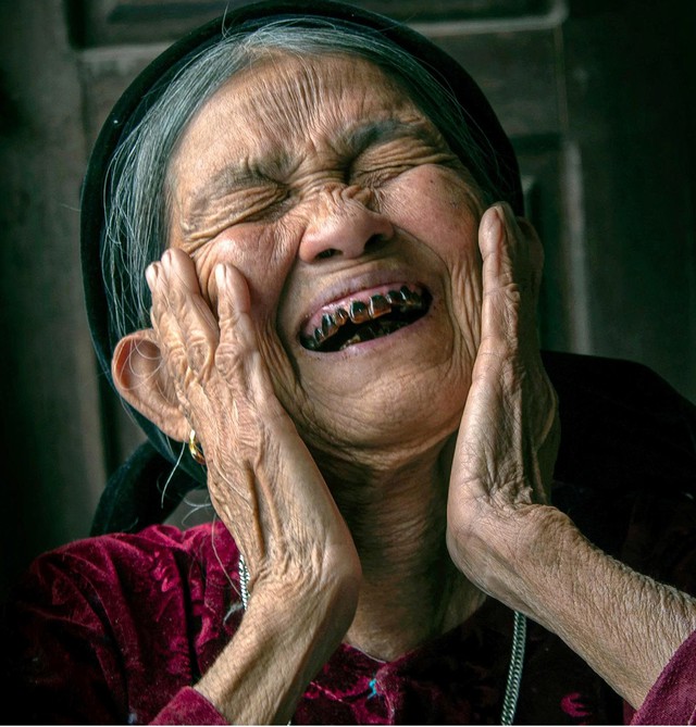Người nghệ sĩ thương binh và bộ ảnh răng đen độc nhất vô nhị- Ảnh 4.