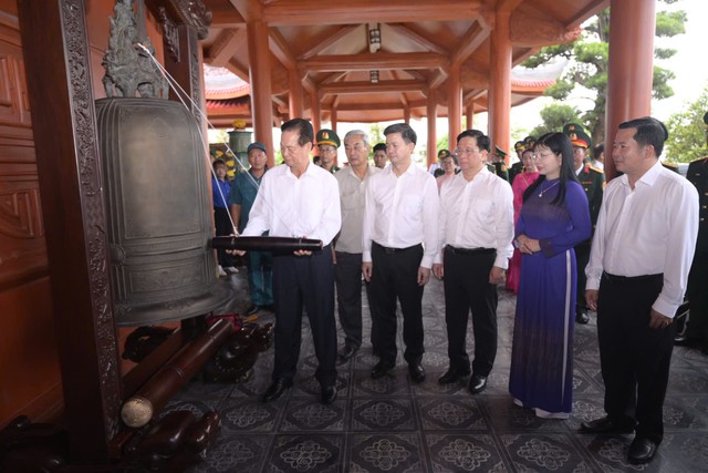 Nguyên Thủ tướng Nguyễn Tấn Dũng dự lễ giỗ Anh hùng, liệt sĩ ở tỉnh An Giang - Ảnh 5.