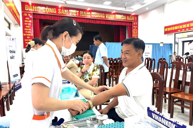 Bệnh viện đa khoa Quốc tế Tân An chung tay vì cộng đồng - Ảnh 2.