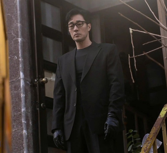 So Ji Sub tặng v&agrave;ng cho 300 nh&acirc;n vi&ecirc;n sau th&agrave;nh c&ocirc;ng của 'Agent Kim Reactivated' - Ảnh 1.