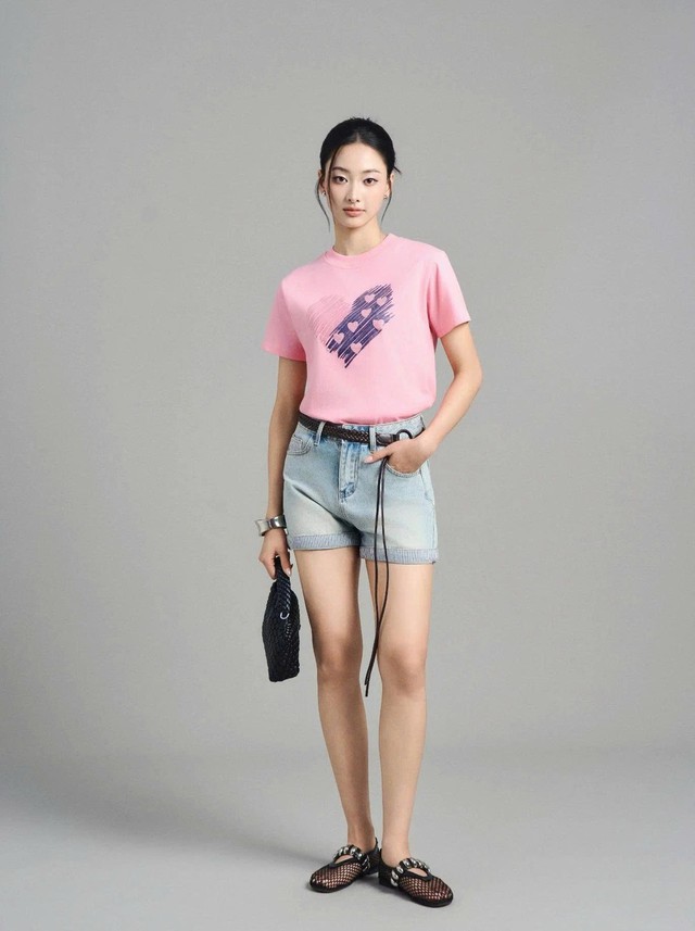 T-shirt đa phong c&aacute;ch cho những ng&agrave;y nắng hạ- Ảnh 8.