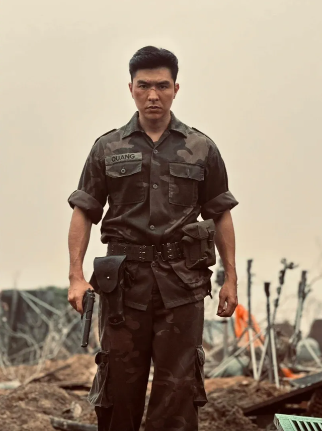 Nam diễn vi&ecirc;n 'Mưa đỏ' đắt show nhất l&agrave; ai? - Ảnh 1.