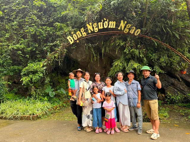 Cho con 'ăn bờ ngủ bụi' h&agrave;ng ng&agrave;n km trước ng&agrave;y tựu trường- Ảnh 1.