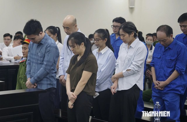 'Tr&ugrave;m' h&agrave;ng giả ti&ecirc;u hủy chứng cứ sau tin b&aacute;o từ cựu c&ocirc;ng an- Ảnh 1.