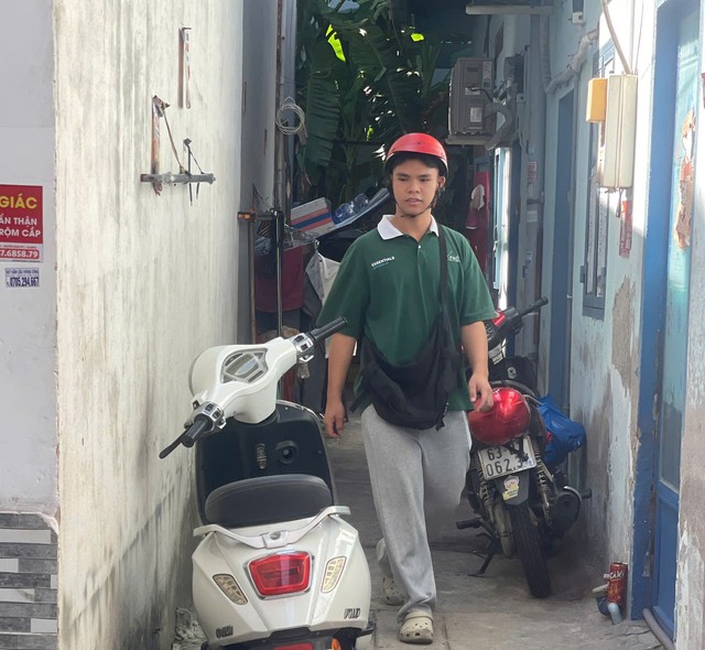 Cậu học tr&ograve; mồ c&ocirc;i v&agrave; ước mơ trở th&agrave;nh hướng dẫn vi&ecirc;n du lịch- Ảnh 2.
