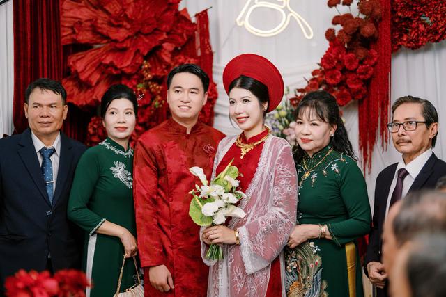 Con gái tái hiện áo dài cưới của mẹ sau 30 năm vì ý nghĩa đặc biệt - Ảnh 4.