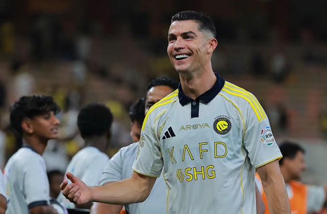 Ronaldo lấn s&acirc;n điện ảnh, đ&oacute;ng phim truyền h&igrave;nh về b&oacute;ng đ&aacute; - Ảnh 1.