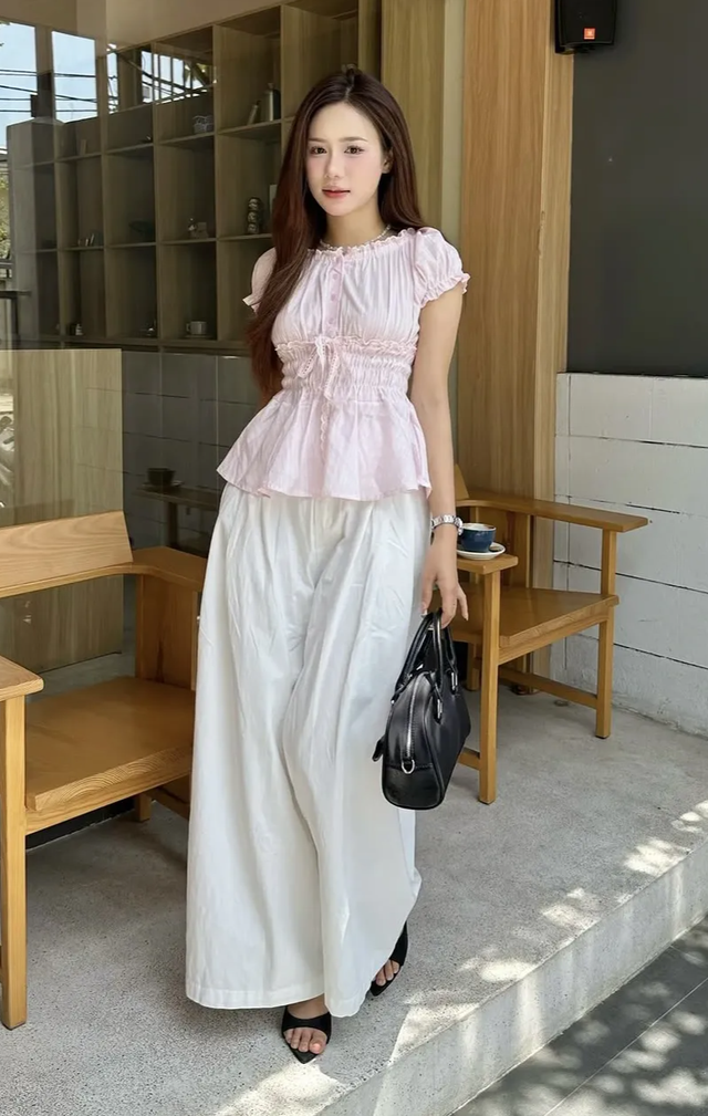 Thần th&aacute;i ng&uacute;t ng&agrave;n c&ugrave;ng quần palazzo ống rộng- Ảnh 3.