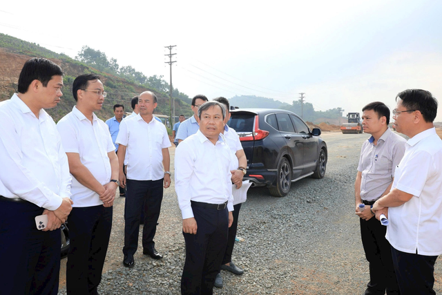 Chủ tịch H&agrave; Nội: Kh&ocirc;ng lấy l&yacute; do thời tiết l&agrave;m nguy&ecirc;n nh&acirc;n k&eacute;o d&agrave;i tiến độ dự &aacute;n- Ảnh 1.