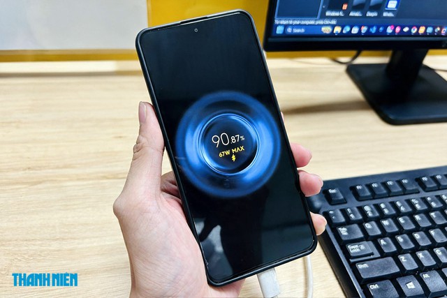Mẹo đơn giản gi&uacute;p tăng tốc độ sạc cho điện thoại Android - Ảnh 1.