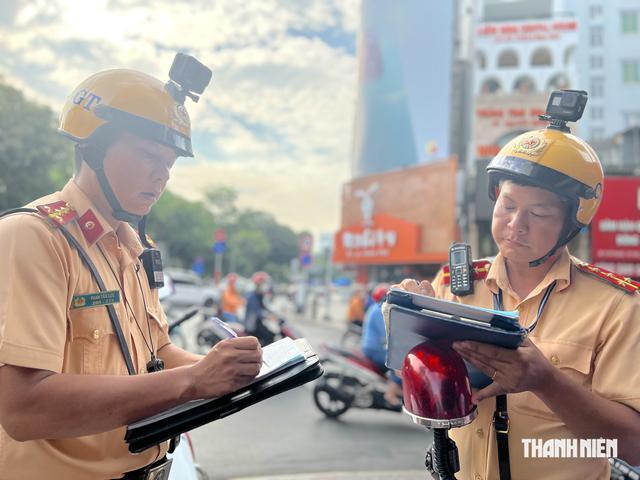 4 vị trí nhiều tài xế vẫn đỗ xe, nhưng dễ bị CSGT phạt 2,5 triệu đồng - Ảnh 1.