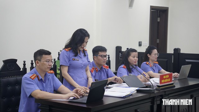 Cựu c&ocirc;ng an bị đề nghị &aacute;n treo v&igrave; b&aacute;o tin cho '&ocirc;ng tr&ugrave;m' thực phẩm giả- Ảnh 2.