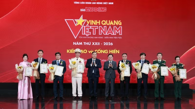 Vinh quang Việt Nam vinh danh 13 tập thể, c&aacute; nh&acirc;n kiến tạo, cống hiến- Ảnh 1.
