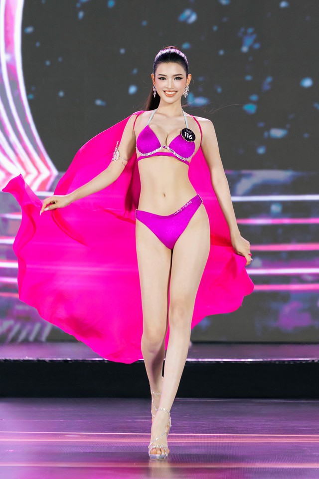 Th&iacute; sinh Miss Grand Vietnam quấn trăn l&ecirc;n s&acirc;n khấu g&acirc;y ch&uacute; &yacute; - Ảnh 5.