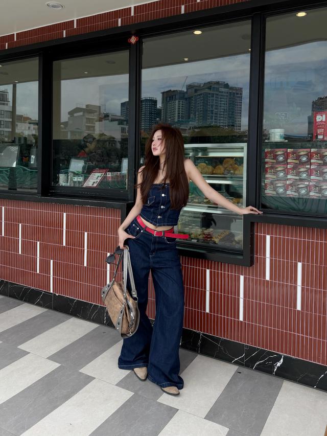 Biến hóa phong cách đường phố cùng những set đồ denim độc đáo- Ảnh 7.
