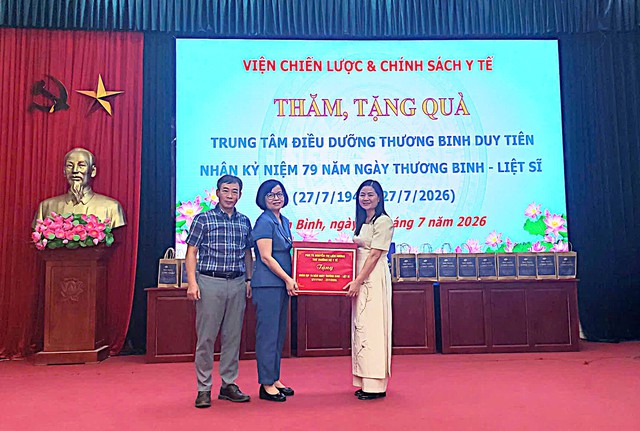 Đội ngũ y tế trẻ đồng h&agrave;nh chăm s&oacute;c thương binh, bệnh binh tại Ninh B&igrave;nh- Ảnh 1.