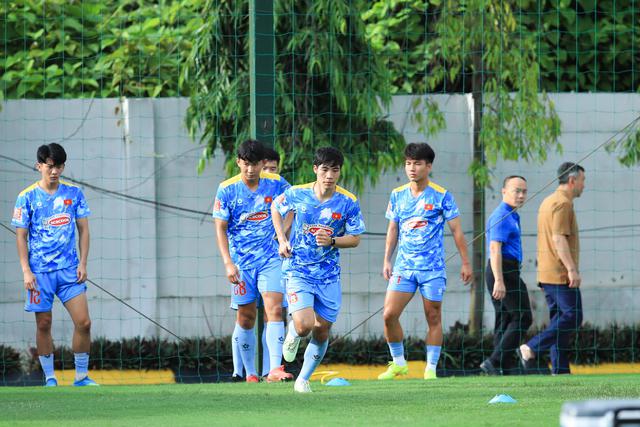 U.23 Việt Nam ngày đầu vắng thầy Kim! - Ảnh 2.