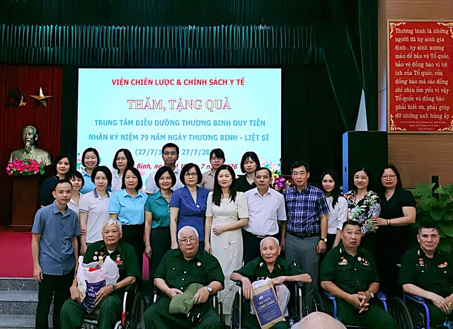 Đội ngũ y tế trẻ đồng h&agrave;nh chăm s&oacute;c thương binh, bệnh binh tại Ninh B&igrave;nh- Ảnh 2.