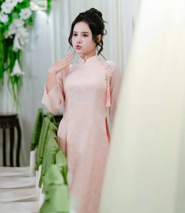 C&ocirc; g&aacute;i được gọi l&agrave; 'hoa kh&ocirc;i b&oacute;ng đ&aacute;' - Ảnh 5.