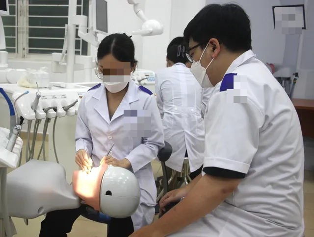 Sinh vi&ecirc;n ng&agrave;nh y cợt nhả tr&ecirc;n mạng: Y đức để đ&acirc;u? - Ảnh 2.