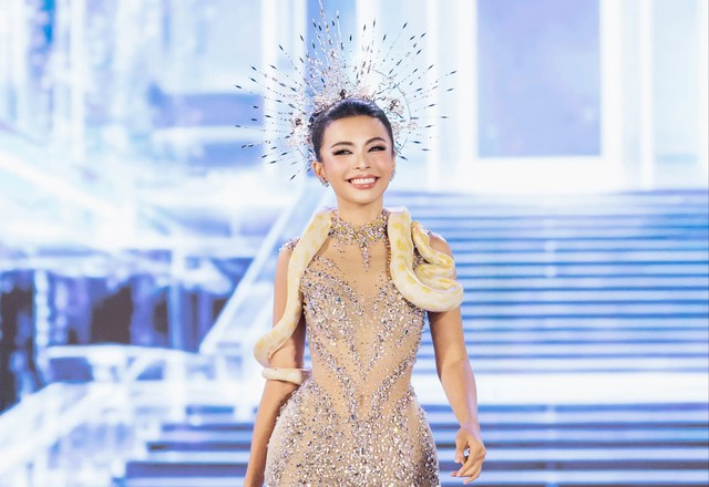 Th&iacute; sinh Miss Grand Vietnam quấn trăn l&ecirc;n s&acirc;n khấu g&acirc;y ch&uacute; &yacute; - Ảnh 4.