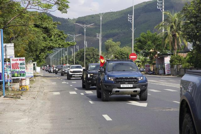 Từ &lsquo;xe chơi&rsquo; đến những chuyến cứu trợ: Cộng đồng b&aacute;n tải đang thay đổi ra sao?- Ảnh 1.