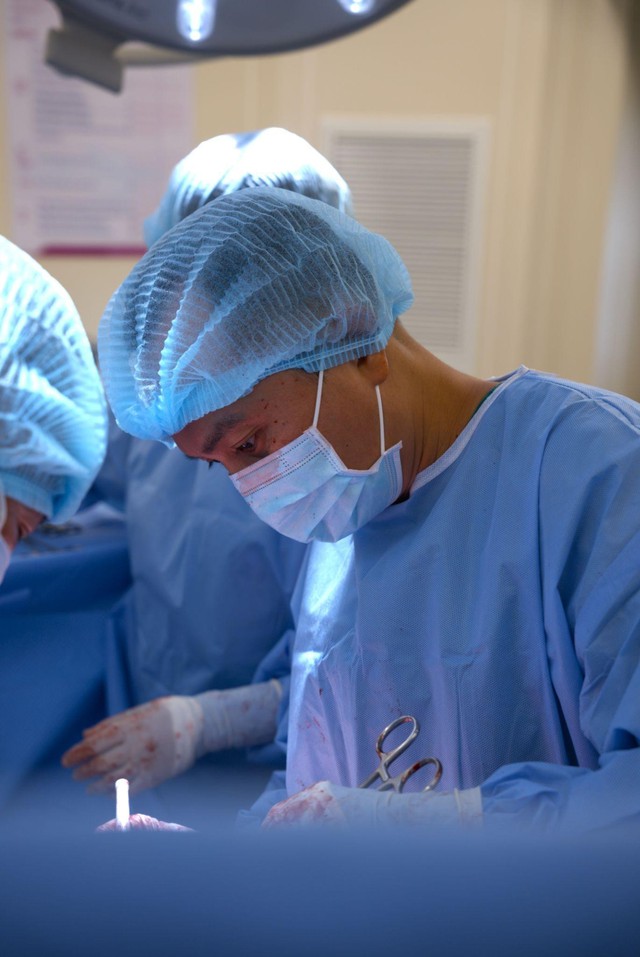 TP.HCM:Tưởng bụng to do tăng c&acirc;n, đi kh&aacute;m ph&aacute;t hiện u xơ chằng chịt sau 10 năm  - Ảnh 1.