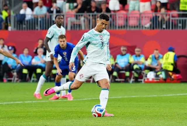 Nóng: Ronaldo lần đầu ghi bàn ở vòng knock-out World Cup rồi bị... thay ra- Ảnh 1.