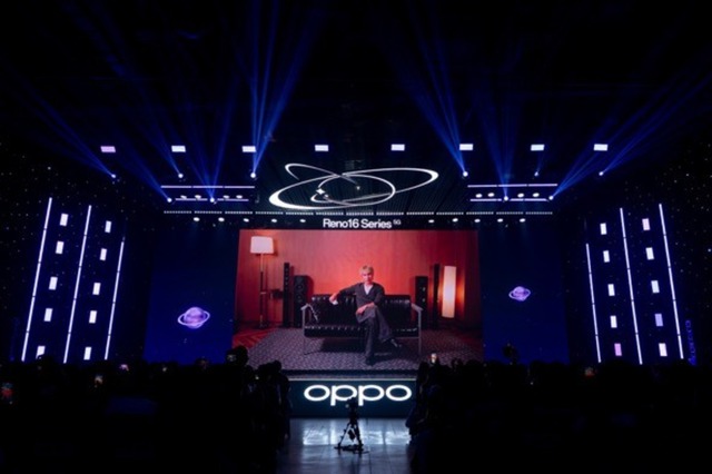 Ca sĩ Orange và Uprise PN ‘đốt cháy’ sân khấu ra mắt Oppo Reno16 5G - Ảnh 4.